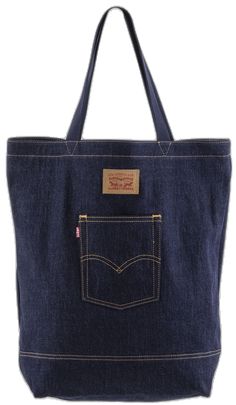 Levi's Casual Everyday Bags, Casual Levi's Bags For Everyday Use, Levi's Casual Bags For Everyday Use, Casual Double Handle Shoulder Bag With Flat Pocket, Modern Everyday Denim Shoulder Bag, Modern Denim Shoulder Bag For Everyday, Iconic Style, Back Pocket, Favorite Jeans