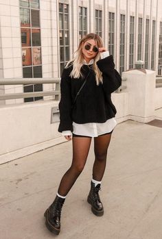 Josi Pellicano, Outfit Botas, Pedestrian Bridge, Casual Styles, Looks Street Style, Looks Chic, Mode Inspo, Outfit Inspo Fall, Autumn Outfit