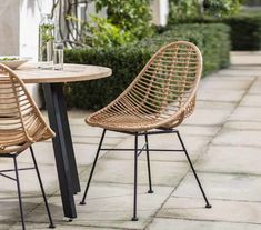 Stunning and Functional Ideas for Outdoor Spaces Bamboo Dining Chairs, Homemade Garden, Bamboo Wrap, Property Renovation, Pouf Design, Woven Chair, Black Steel Frame, Garden Sofa Set, Elegant Chair