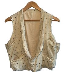 Mag Pearl Vests Are Rare ! This Is Reversible . Pockets Inside And Out ! Lovely Cream . Adjustable Strap In Back For A Fit For Most . I Do Represent A Size On This . White Sleeveless Patchwork Vest, Cotton V-neck Beach Vest, Bohemian Shell-shaped Pearl Necklace, Pearl Jacket, Magnolia Pearl Jabot, Magnolia Pearl, Pearl Cream, Black Cream, Inside Pocket