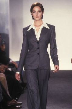 #ralphlauren #runway #model #fashionshoot #womensclothing #elegant #suits #suitsforwomen 90s Elegant Fashion, Classic Ralph Lauren, Ralph Lauren Suits, Ralph Lauren Fall, Lawyer Fashion, Smart Outfit