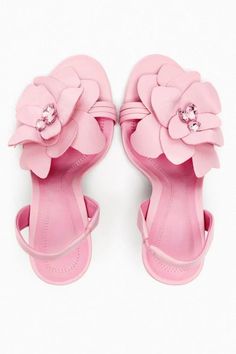 Slip sandals, look your best during the summer months! Chic and minimalist. Man made soles size are true. Pink Flower Heels, Dressy Hats, Flower Heels, Timeless Shoes, Rhinestone High Heels, Modern Sandals, Flower Sandals, Leather Flower, Zara Leather