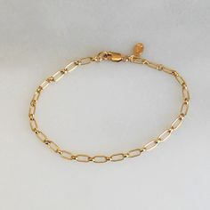 Gold Bracelet for Women, Simple Chain Bracelet, Gifts for Women This dainty gold chain bracelet is stylish and perfect for everyday.  Wear one or stack it with your favorite bracelet!  D E T A I L S -100% 14kt gold filled -Spring Clasp   LENGTH  - Please select from the drop down selection. - Fits most sizing: 6.0 inches x-small   6.5 inches small 7.0 inches medium   7.5 inches large 8.0 inches x-large HOW TO PERSONALIZE *Select your choices from the drop down menu to create your custom design. ∙ EXTRA LOVE ∙ Handcrafted just for you in sunny Arizona by a team of talented women. All of our jewelry comes gift packaged! We are happy to leave a note if this is a special gift, just let us know in the message box at checkout. PRODUCTION ∙ TIMES All items are made to order. Please check the esti Bracelet For Women Simple, Bracelet Best Friends, Braclets Gold, Women Gold Chain, Best Friends Gifts, Dainty Gold Chain, Large Gift Boxes, Gold Chain Bracelet, Simple Chain