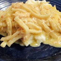 a blue plate topped with macaroni and cheese