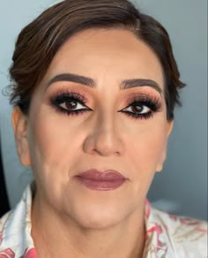 Glam Makeup Older Women, Makeup Señora, Mother Of The Groom Makeup, Eye Makeup Red Dress, Mother Of Bride Makeup, Glam Bride Makeup, Makeup Jobs, Makeup For Older Women, Beginners Eye Makeup