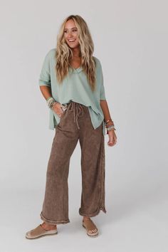 Bohemian Fashion for Women | Shop Affordable Women's Bohemian Style Clothing | Three Bird Nest Relaxed Mom Style, Boho Indie Outfits, Web Outfit, Boho Chic Outfits Fall, Petite Outfit Ideas, Fall Beach Outfits, Wide Leg Lounge Pants, Cozy Pants, Three Bird Nest