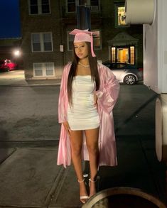 Grad Outfits High School, Graduation Gown Ideas, Graduation Outfit Ideas High School, Grad Party Outfit, High School Graduation Outfit, Graduation Outfit Ideas, Pink Graduation