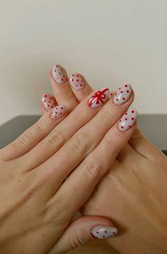 Red Christmas Nails, bows and polka dots Red Nails With White Polka Dots, Christmas Nails Polka Dots, Red And White Polka Dot Nails, Polka Dot Christmas Nails, Christmas Polka Dot Nails, Red Polka Dot Nails, Dot Nails, Red Christmas Nails, Summery Nails