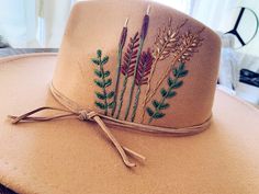 Embroidered Hats Ideas, Cowboy Hat Crafts, Hats Ideas, Cowboy Hat Design, Custom Cowboy Hats, Custom Made Hats, Felt Cowboy Hats