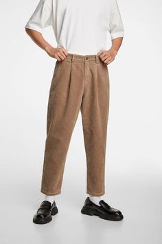 Pleated Pants Outfit, 80s Mens Fashion, Corduroy Pants Outfit, Corduroy Pants Men, Pants Outfit Men, Mens Outfit Inspiration, Swimming Trunks, Stylish Mens Outfits, Mens Pants Fashion