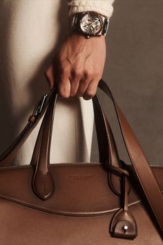 Scooter Bags, Stylish Leather Bags, Gentleman Aesthetic, Mens Editorial, Classy Men, Leather Duffle Bag, Dapper Men, Purple Label