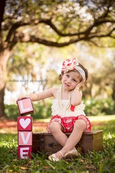 Outdoor Valentines Day Photoshoot, Valentine Pics, Valentines Minis, Valentines Baby Photos, Valentines Photos, Valentine Photos, Cute Valentines Day Outfits, Valentine Kids