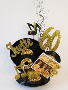 Motown centerpiece - Designs by Ginny Record Centerpiece, Motown Party, Moda Disco, Soul Train Party, Music Centerpieces, 50th Birthday Centerpieces, 70s Party Theme, 70s Theme Party, Disco Party Decorations