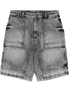 grey cotton acid wash denim belt loops front button and zip fastening two side patch pockets two rear patch pockets straight hem above-knee length Baggy Outfit Ideas, Outfit Pieces, Juun J, Mens Jean Shorts, Men's Bottoms, Shoe Wishlist, City Shorts, Denim Belt, Street Fashion Men Streetwear