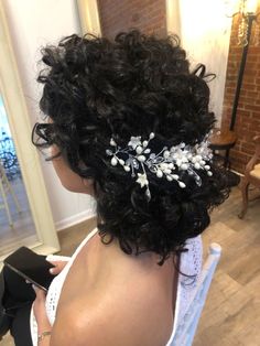 Effortlessly Chic Messy Buns for Any Occasion: Perfect Hairstyles for Long Hair
https://www.youtube.com/watch?v=jrrUxdGCn-g Naturally Curly Updo, Style For Party, Curly Updos, Curly Bridal Hair, Curly Hair Up, Natural Hair Wedding, Bun Style, Easy Updo Hairstyles, Curly Wedding Hair