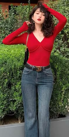 70s Aesthetic Fashion, Inverted Triangle Outfits, Looks Jeans, Elegant Outfit Classy, Stylish Summer Outfits, 90s Fashion Outfits, Casual Day Outfits, Backless Prom Dresses, Fashionista Clothes