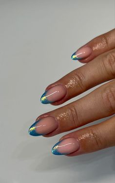 There's a new beauty trend taking over Instagram and it's absolutely stunning. Say hello to "quartz nails". Blue Chrome Nails, Nagellack Trends, Cute Gel Nails, Cat Eye Nails, Summer Acrylic Nails, Funky Nails, Short Acrylic Nails