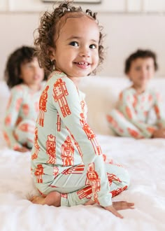 Do you love to cozy up with your little ones in the evening? Then you will fall head over heels for these super soft pajamas. With a variety of different prints, your cute babies will be ready for bed before they even know it! Bamboo pajamas, Christmas pajamas Pajamas Photoshoot, Kids Christmas Pajamas, Toddler Christmas Pajamas, Kids Christmas Pjs, Christmas Lounge, Christmas Pajamas Kids, Pajamas Christmas, Toddler Stuff, Christmas Clothing