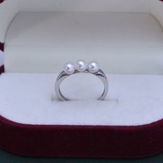 4-4.5mm Freshwater Pearl: This ring features a stunning 4-4.5mm freshwater pearl that is perfectly round in shape, showcasing its natural elegance. The pearl is meticulously selected for its nearly flawless quality, ensuring a smooth and pristine surface with minimal imperfections.Description:Size: Open closure to fit all sizes.Materials: 925 Sterling Sliver plated with 18k GoldGemstone: Pearl、Hypoallergenic Product Information pearl type : Freshwater Pearl Shape :Round Size :4-4.5mm color : Whi Pearl Jewelry Ring, Pearls Ring, Sentimental Gifts For Mom, Pearl Rings, Gold Pearl Ring, Timeless Ring, Pearl Accessories, Popular Rings, Freshwater Pearl Ring