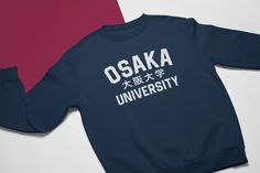 設計 DESIGN: Osaka University college preppy sweatshirt. Osaka University was one of the earliest modern universities in Japan at its founding in 1931. The history of the institution includes much older predecessors in Osaka such as the Kaitokudō founded in 1724 and the Tekijuku founded in 1838. In 2007, it merged with Osaka University of Foreign Studies and became the largest national university in Japan.This unisex sweater has multiple colors and sizes. Printed on the high quality Gildan 18000 . University Merch, Minimalist Crewneck, Vintage College Sweatshirts, College Sweater, Preppy Sweatshirts, University Style, National University, University Shirt, College Sweatshirt