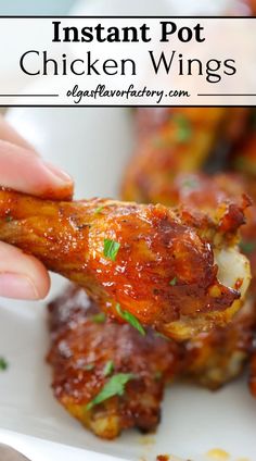 Chicken wings prepared in the Instant Pot are a great weeknight dinner. Cooking them in the Instant Pot takes just a few minutes, the meat remains really juicy and plump and crisping them up in the oven at the end gives them a golden and crunchy exterior. Pressure Cooker Chicken Wings, Instant Pot Chicken Wings, Homemade Barbecue Sauce Recipe, Easy Chicken Wings, Frozen Chicken Wings, Chicken Wing Sauces, Bbq Chicken Wings, Broiled Chicken, Crispy Chicken Wings