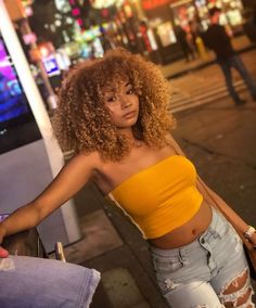 Brown Skin Blonde Hair, Golden Brown Hair Color, Dyed Curly Hair, Girls Natural Hairstyles, Colored Curly Hair, Pelo Afro, Honey Blonde Hair