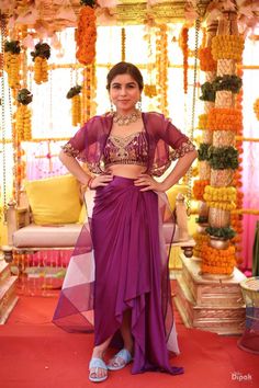 Beautiful Delhi Wedding With A Bride In Offbeat Outfits Mehndi Function Dresses, Mehndi Dress For Bride, Mehndi Function, Mehndi Outfit, Mehendi Outfit, Mehndi Dress, Function Dresses