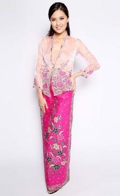 Nyonya kebaya Peranakan Culture, Kebaya Nyonya, Nyonya Kebaya, Kebaya Moden, Indonesian Kebaya, Kebaya Lace, Batik Kebaya