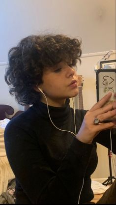 Short Curly Fluffy Hair, Curly Tomboy Hair, Tomboy Curly Hair, Nonbinary Hair Curly, Non Binary Haircuts Curly, Curly Haircut Short, Short Fluffy Hairstyles, Curly Mullet Hairstyle Women, Fluffy Hairstyles