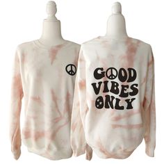 Good Vibes Only Tie Dye Sweatshirt Peace Sign Oversized Crewneck Positive Vibes Retro Sweatshirt Good Vibes Self love Tie-Dye Womens 📦 FREE SHIPPING on orders $35 or more to US shoppers 🛒Our unisex Tie-Dye Good Vibes Only Peace Sign Crewneck Sweatshirts are a soft relaxed/loose fitting sweatshirt, perfect for lounging around the house, relaxing, running errands or hanging out with friends. 👕Brand = Gildan 🧵Fabric = 50% Cotton / 50% Polyester ✂️Design = Heat-applied black vinyl -Front Design Baseball Tee Shirts, Colorful Sweatshirt, Cheap Sweatshirts, Dye Sweatshirt, Retro Sweatshirts, Club Sweatshirts, Oversized Crewneck, Fun Sweatshirts, Sweatshirt Outfit