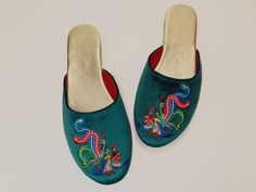 embroidered phoenix velvet mules in peacock green color Flight Outfit, Luxury Slippers, Velvet Mules, Wedding Slippers, Clogs And Mules, Velvet Slippers, Gifts Bridesmaid, Embroidered Velvet, Special Gifts For Her