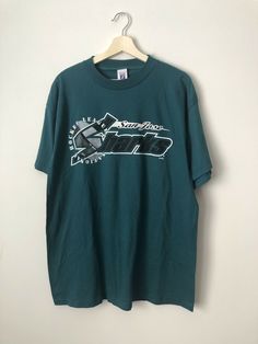 Vintage 90’s San Jose Sharks logo 7 graphic t shirt in men’s XL. In very good condition, can pass as new. No rips, no tears and no staining. No fading on the fabric and no cracking on the graphic print. Measurements: Pit to pit: 23.5 inches Length top of shoulder to bottom: 32 inches * Vintage Crew Neck Shirt With Logo Print, Men’s Vintage Crewneck, Vintage Green T-shirt With Logo Print, Vintage Green T-shirt For Fan Merchandise, Vintage Faded T-shirt Pre-washed, Shark Logo, San Jose Sharks, San Jose, Vintage Tees