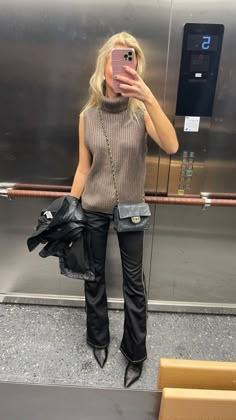 Mirror Pictures Poses, Pics For Instagram, How To Style Leather Pants, Rockstar Girlfriend Aesthetic, Style Leather Pants, Girlfriend Aesthetic, Fit Checks, Rockstar Girlfriend, Fest Outfits