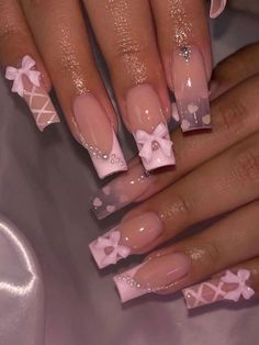 Rose bonbon  Collar  ABS Blocs de couleur,Plantes Ongles nus Embellished Bow Nail Designs, Gentle Style, Mode Rose, Really Cute Nails, Short Acrylic Nails Designs, Pink Acrylic Nails, Square Acrylic Nails