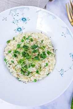 a white plate topped with macaroni and cheese on top of a blue and white table cloth