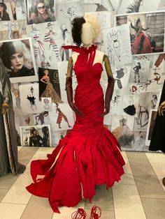 Cruella Dress Design, Cruella 2021 Outfits, Cruella Movie Outfits, Cruella Room, Costume Designer Aesthetic, Cruella Deville Inspired Outfit, Cruella Deville Outfit, Cruella Dresses, Cruella Style