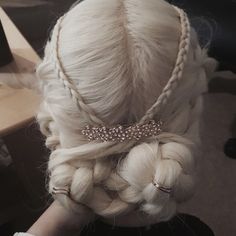 Game Of Thrones Inspired Hairstyles, Extravagant Wedding Hairstyles, Game Of Thrones Updo, Game Of Thrones Inspired Wedding Hair, Mother Of Dragons Hair, Elven Hairstyles Updo, Game Of Thrones Wedding Hair