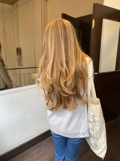 Long Blonde 90s Hair, Blowout Layers Hair, Dimensional Layers Hair, Dirty Blond Hairstyles, Very Long Layered Hair Straight, Summer Bronze Hair, No Volume Hair Hairstyles, Long Blonde Blowout, Honey Blonde Blowout