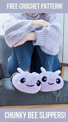 a woman sitting in a chair with her legs crossed and the text, free crochet pattern chunk bee slippers