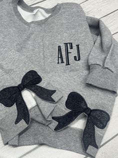 This adorable, sparkly, bow cut out sweatshirt can be perfectly paired with a pair of leggings for a comfy day!  Monograms are typically done in the order First LAST Middle Enter Your Monogram and Glitter Color from the chart in the personalization box! Bow Sweatshirt, Machine Embroidery Tutorials, Monogram Bow, Embroidered Items, Custom Crewneck, Diy Sweatshirt, Embroidery Fashion, Embroidery Ideas