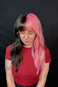 Punk split dye hair color. Black and pink hair Black And Pink Split Dye, Pink And Brown Split Dye, Pink Split Dyed Hair, Pink And Black Split Dye, Split Dye Pink, Pink Split Dye, Hair Split Dye, Black And Pink Hair