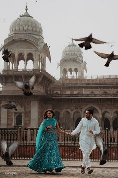 Udaipur Couple Photoshoot, Albert Hall Pre Wedding Shoot, Jaipur Pre Wedding Photoshoot, Pre Wedding Poses Unique, Unique Pre Wedding Shoot Ideas, Couple Shoot Ideas, Pre Wedding Photoshoot Ideas, Wedding Shoot Ideas, Wedding Photoshoot Ideas