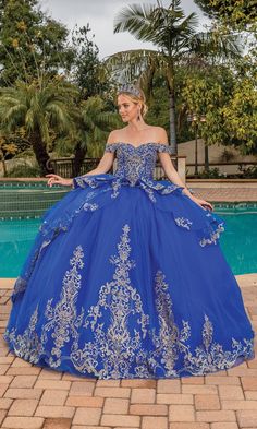 Long gold lace embroidered a-line quinceanera ball gown with sweetheart neckline and off the shoulder straps. Treintañera Party, Pastel Prom Dress, Ball Gown Gold, Royal Blue Quinceanera Dresses, Blue Quinceanera Dresses, Plus Prom Dresses, Quinceanera Dresses Red, Quinceanera Collection, Quinceañera Dresses