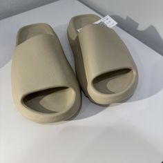 New No Box Adidas Yeezy Slide Bone 2022 Yzy Fz5897 Size 4 Adidas Yeezy Slide, Yeezy Slides, Shoes Adidas, Adidas Yeezy, Flip Flop Sandals, Adidas Shoes, Adidas Men, Bones, Flip Flops