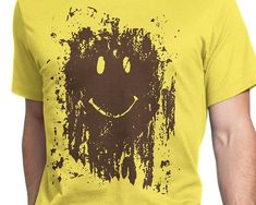 Mud Splatter Smiley Face - T-shirt S-XXL Funny, Forest Gump, Movie, Classic, Marathon, Run, Cool Gift! Casual Relaxed Fit Paint Splatter T-shirt, Casual Crew Neck T-shirt With Paint Splatter, Relaxed Fit Paint Splatter Crew Neck T-shirt, Relaxed Fit Crew Neck T-shirt With Paint Splatter, Cotton Graphic Tee With Paint Splatter, Graphic Cotton T-shirt With Paint Splatter, Paint Splatter Graphic Tee In Cotton, Cotton Crew Neck T-shirt With Paint Splatter, Relaxed Fit Cotton T-shirt With Paint Splatter