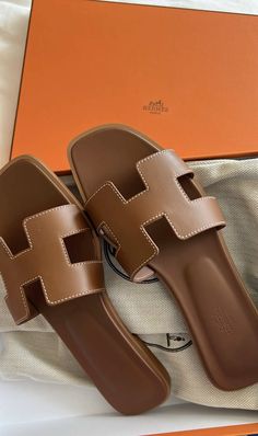 Hermes Sandals ~ #hermes #luxury #lifestyle Hermes Slippers, Pretty Sandals, Fashion Shoes Heels, Shoes Heels Classy, Shoe Wishlist, Heels Classy, Fancy Shoes