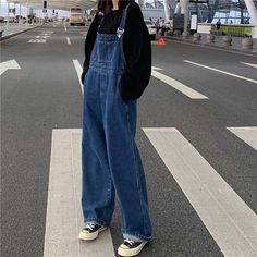 Mode Harajuku, Straight Wide Leg Pants, Preppy Mode, Denim Pullover, Commuter Style, Overalls Vintage, Outfit Korean Style, Moda Denim, Looks Pinterest