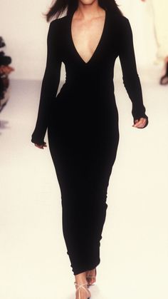 90s Fashion Hollywood, Sharp Outfits Women, Black Dress Aesthetic Casual, 90s Dresses Casual, 90’s Runway, 90s Dark Fashion, Black Glamour Aesthetic, 90s Elegant Fashion, Dark Femme Outfits