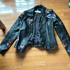 Never Been Worn Francesca’s Black Leather Jacket With Floral Embroidery Floral Leather Jacket, Grey Leather Jacket, Faux Suede Moto Jacket, Suede Moto Jacket, Black Faux Leather Jacket, Cropped Leather Jacket, Leather Floral, Faux Leather Moto Jacket, Leather Motorcycle Jacket