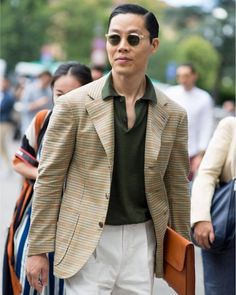 Pitti Uomo Street Style, Italian Fashion Street, Mens Fashion Edgy, Mens Fashion Classy, Mens Fashion Fall, Men Street, Suit Style, Gentleman Style, Mens Fashion Trends